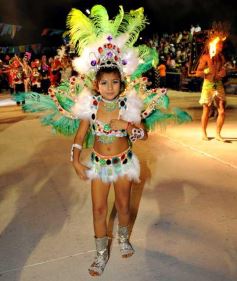 Foto de la galería: Desfile de Carnaval en Itaembé Miní