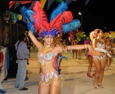 Foto de la galería: Desfile de Carnaval en Itaembé Miní