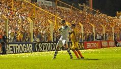 Foto de la galería: Crucero del Norte no pudo dar la sorpresa ante el puntero Banfield