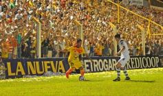 Foto de la galería: Crucero del Norte no pudo dar la sorpresa ante el puntero Banfield