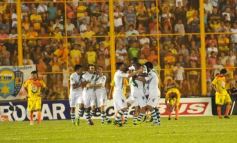 Foto de la galería: Crucero del Norte no pudo dar la sorpresa ante el puntero Banfield