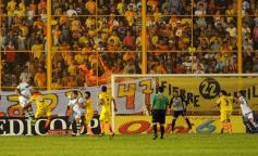 Foto de la galería: Crucero del Norte no pudo dar la sorpresa ante el puntero Banfield