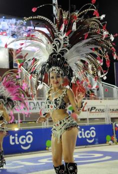 Foto de la galería: Carnaval Encarnaceno imponente