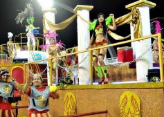 Foto de la galería: Carnaval Encarnaceno imponente