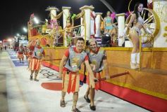 Foto de la galería: Carnaval Encarnaceno imponente