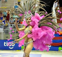 Foto de la galería: Carnaval Encarnaceno imponente