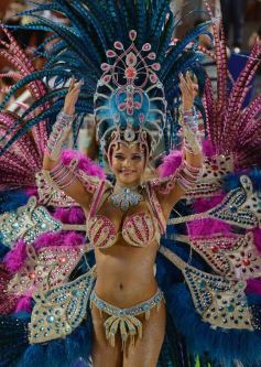 Foto de la galería: Carnaval Encarnaceno imponente