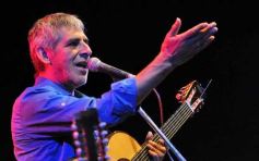 Foto de la galería: Peteco Carabajal en el Día de la Memoria