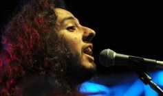 Foto de la galería: Peteco Carabajal en el Día de la Memoria