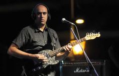 Foto de la galería: Peteco Carabajal en el Día de la Memoria