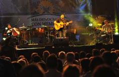 Foto de la galería: Peteco Carabajal en el Día de la Memoria