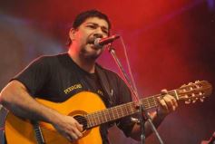 Foto de la galería: Peteco Carabajal en el Día de la Memoria