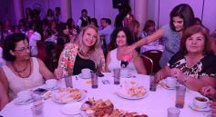 Foto de la galería: Con Ingrid Grudke, Todos por Carina