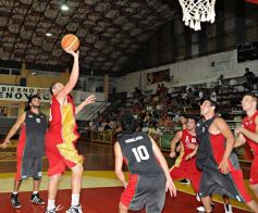 Foto de la galería: Tokio venció a Brown por 72 a 54