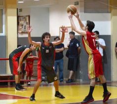 Foto de la galería: Tokio venció a Brown por 72 a 54