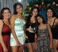 Foto de la galería: Sabrina Portes y sus quince primaveras