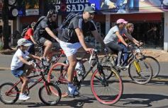 Foto de la galería: La bicicleteada del Roque reunió a 4 mil solidarios
