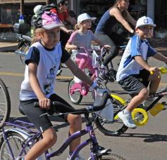 Foto de la galería: La bicicleteada del Roque reunió a 4 mil solidarios