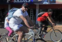 Foto de la galería: La bicicleteada del Roque reunió a 4 mil solidarios