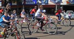 Foto de la galería: La bicicleteada del Roque reunió a 4 mil solidarios
