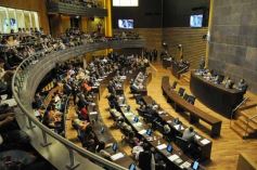 Foto de la galería: Diputados en pleno trabajo