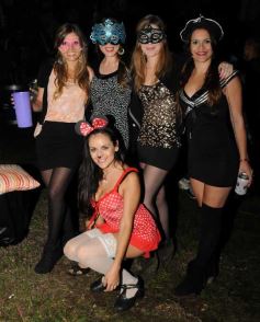 Foto de la galería: Julieta Oggier celebró su cumple con disfraces