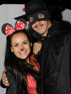 Foto de la galería: Julieta Oggier celebró su cumple con disfraces