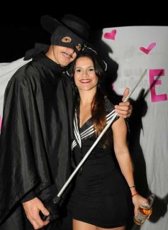 Foto de la galería: Julieta Oggier celebró su cumple con disfraces