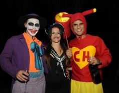 Foto de la galería: Julieta Oggier celebró su cumple con disfraces