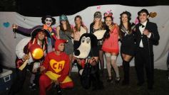 Foto de la galería: Julieta Oggier celebró su cumple con disfraces