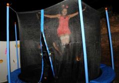 Foto de la galería: Julieta Oggier celebró su cumple con disfraces