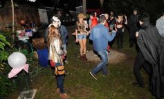 Foto de la galería: Julieta Oggier celebró su cumple con disfraces