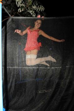 Foto de la galería: Julieta Oggier celebró su cumple con disfraces