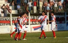 Foto de la galería: Guaraní ganó por goleada a Juventud Unida