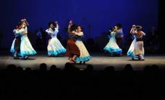 Foto de la galería: Posadas canta a la Patria en el Teatro Lírico