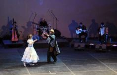 Foto de la galería: Posadas canta a la Patria en el Teatro Lírico