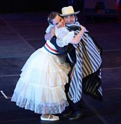 Foto de la galería: Posadas canta a la Patria en el Teatro Lírico