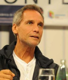 Foto de la galería: Lanzamiento de la serie Fronteras