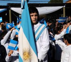 Foto de la galería: Emotiva “Promesa de Lealtad” a la Bandera en el Hogar de Día