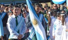 Foto de la galería: Emotiva “Promesa de Lealtad” a la Bandera en el Hogar de Día