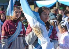 Foto de la galería: Emotiva “Promesa de Lealtad” a la Bandera en el Hogar de Día
