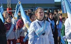 Foto de la galería: Emotiva “Promesa de Lealtad” a la Bandera en el Hogar de Día