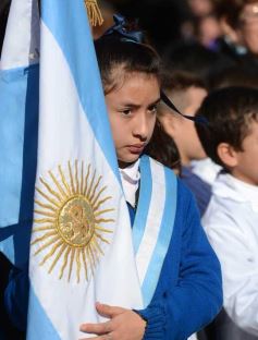 Foto de la galería: Emotiva “Promesa de Lealtad” a la Bandera en el Hogar de Día
