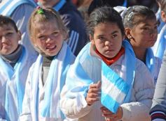 Foto de la galería: Emotiva “Promesa de Lealtad” a la Bandera en el Hogar de Día