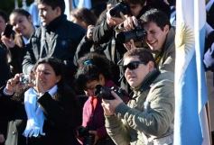 Foto de la galería: Emotiva “Promesa de Lealtad” a la Bandera en el Hogar de Día