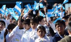 Foto de la galería: Emotiva “Promesa de Lealtad” a la Bandera en el Hogar de Día