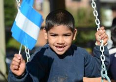 Foto de la galería: Emotiva “Promesa de Lealtad” a la Bandera en el Hogar de Día