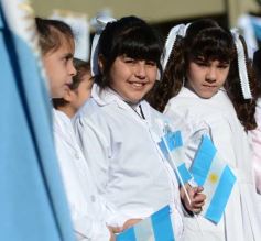 Foto de la galería: Emotiva “Promesa de Lealtad” a la Bandera en el Hogar de Día