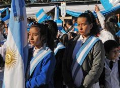 Foto de la galería: Emotiva “Promesa de Lealtad” a la Bandera en el Hogar de Día