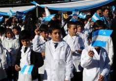 Foto de la galería: Emotiva “Promesa de Lealtad” a la Bandera en el Hogar de Día